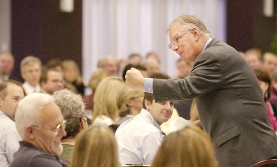 Tom Peters working the room.